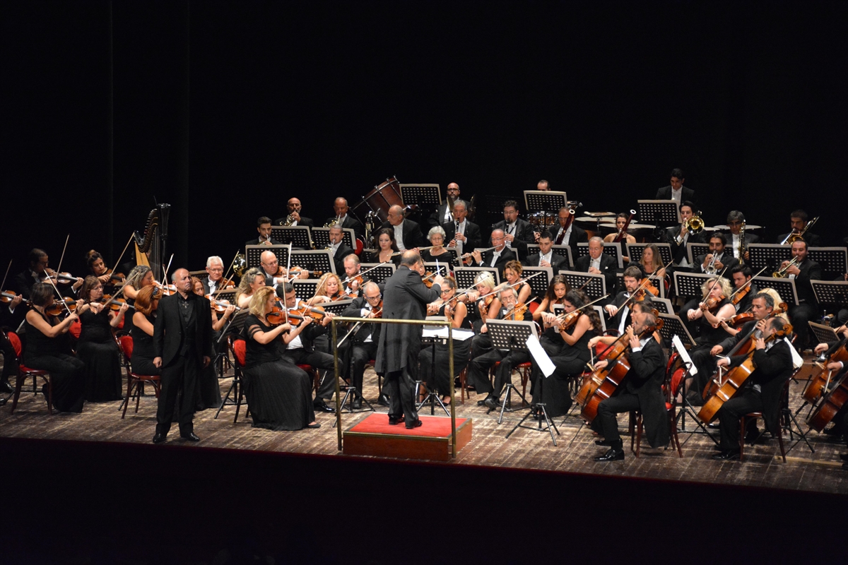 Sanat yönetmeni - insan orkestrası Sanat yönetmeni - insan orkestrası